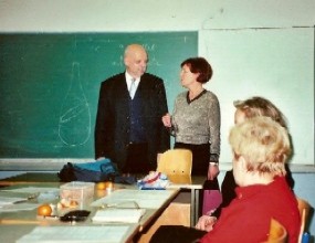 Iz delavnice - z mentorjem Marjanom Pungartnikom se pogovarja Ivana Hauser, ki jo je Mladika na natečaju nagradila s priporočilom za objavo.